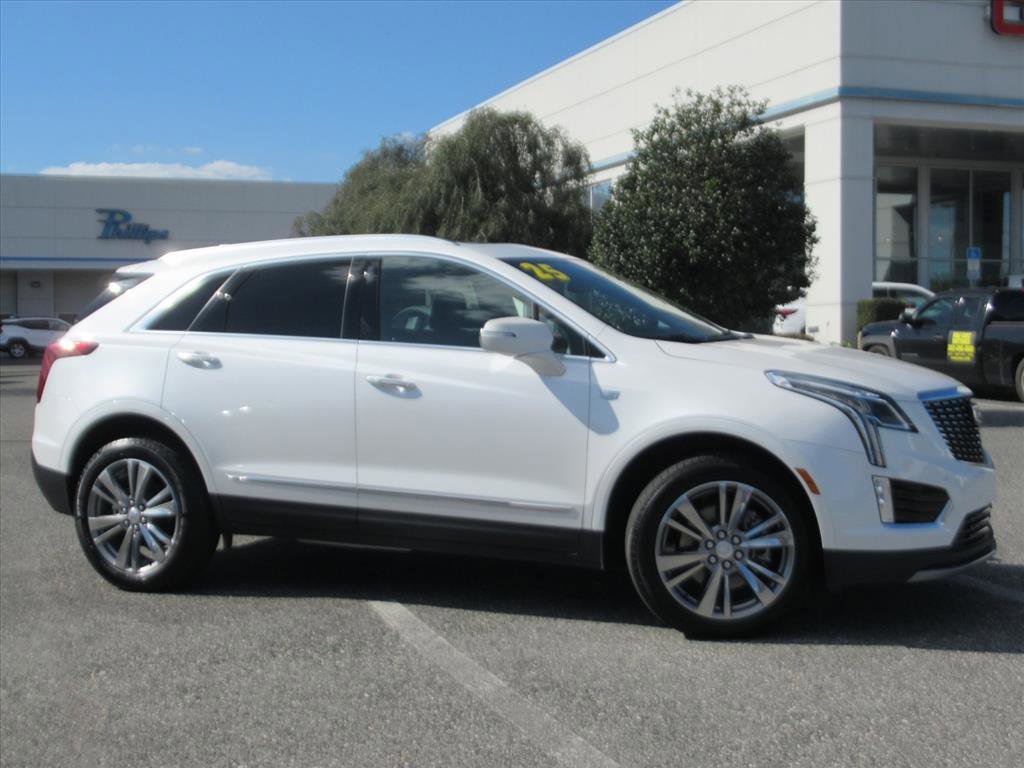 Used 2025 Cadillac XT5 Premium Luxury image 2