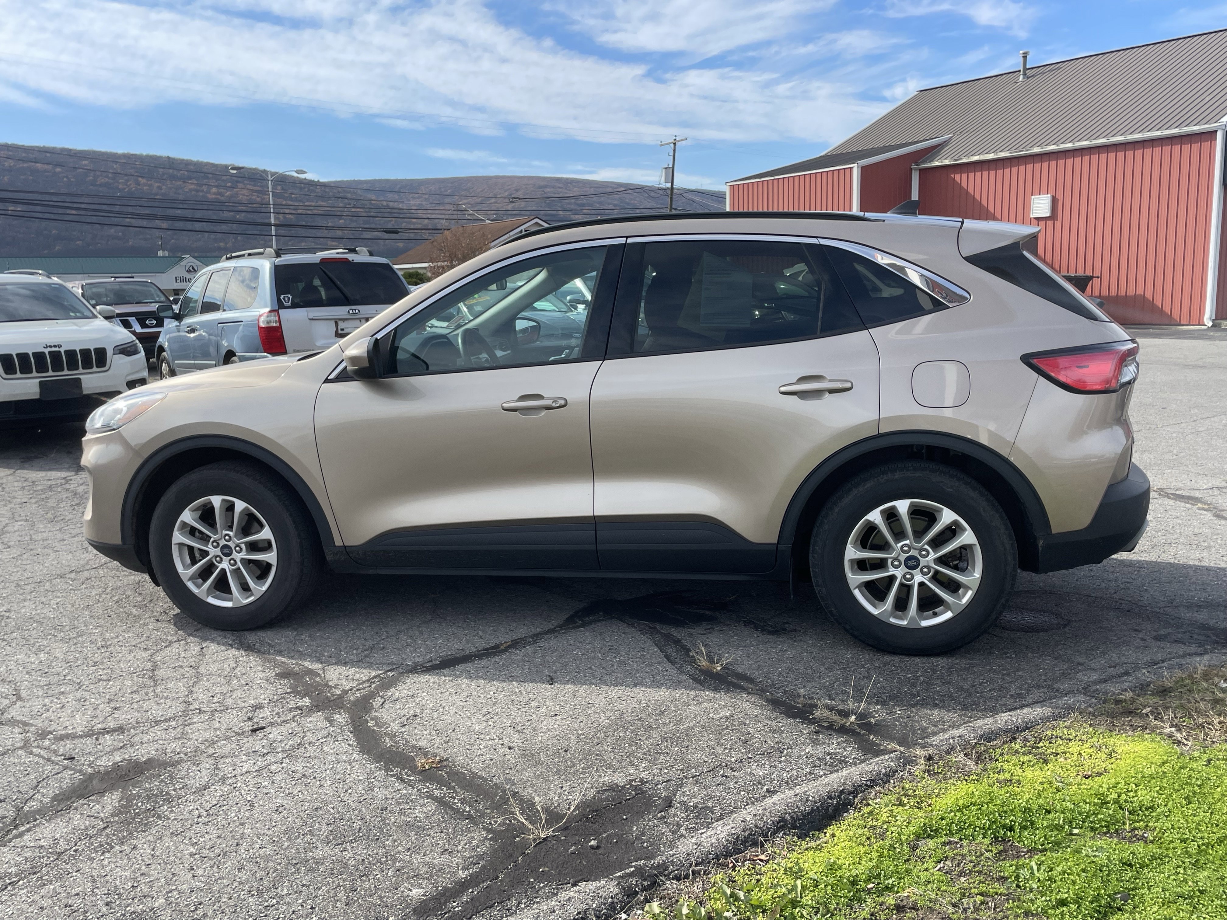 Used 2020 Ford Escape SE image 7