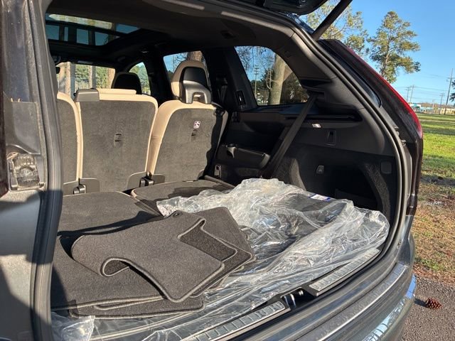 New 2025 Volvo XC90 B6 Plus w/ Protection Package Premier image 17