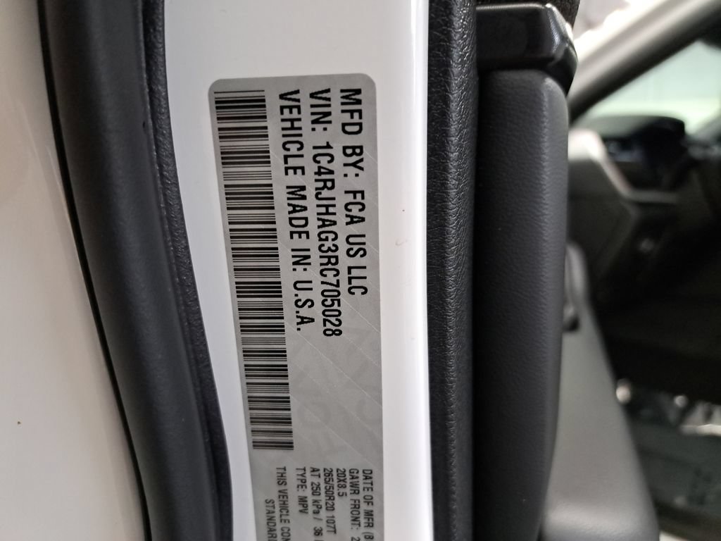 Certified 2024 Jeep Grand Cherokee Altitude AWD/4WD image 31