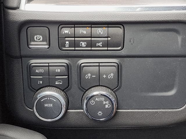 Used 2025 Chevrolet Suburban LT AWD/4WD image 38