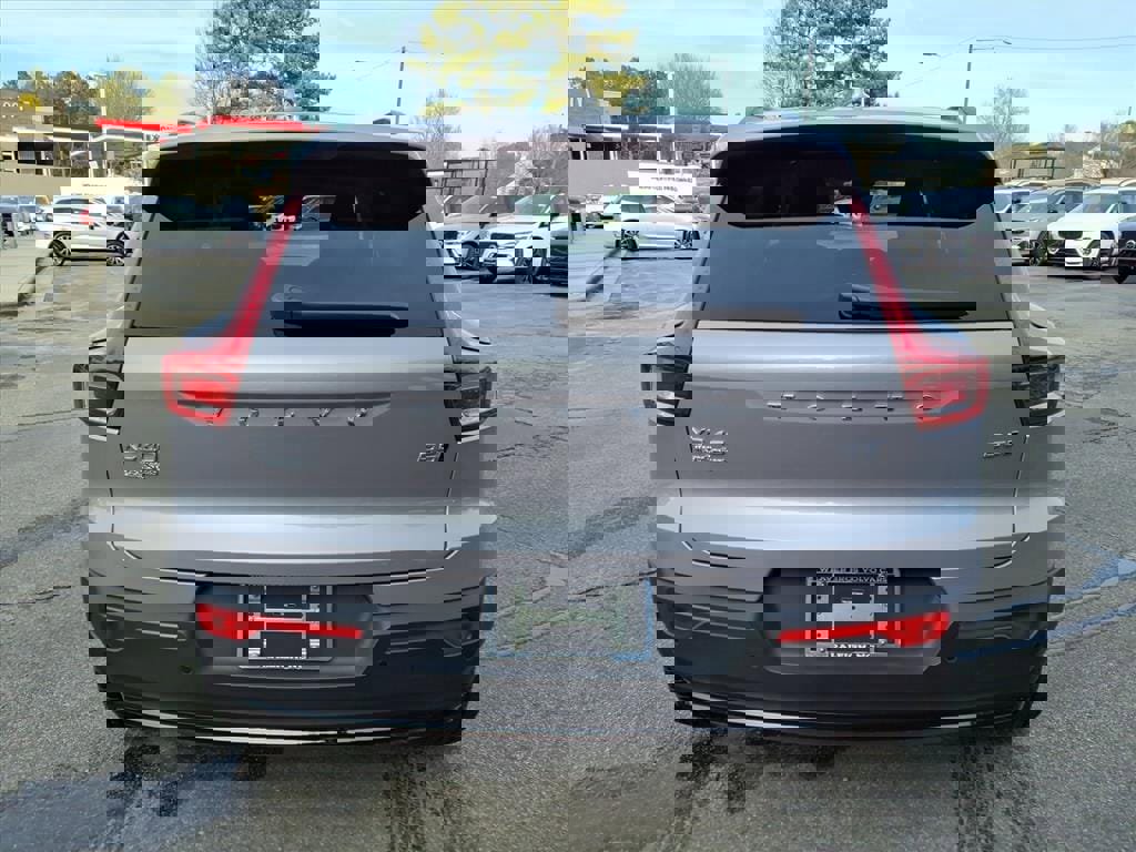 New 2026 Volvo XC40 B5 Ultra w/ Protection Package Premier image 4