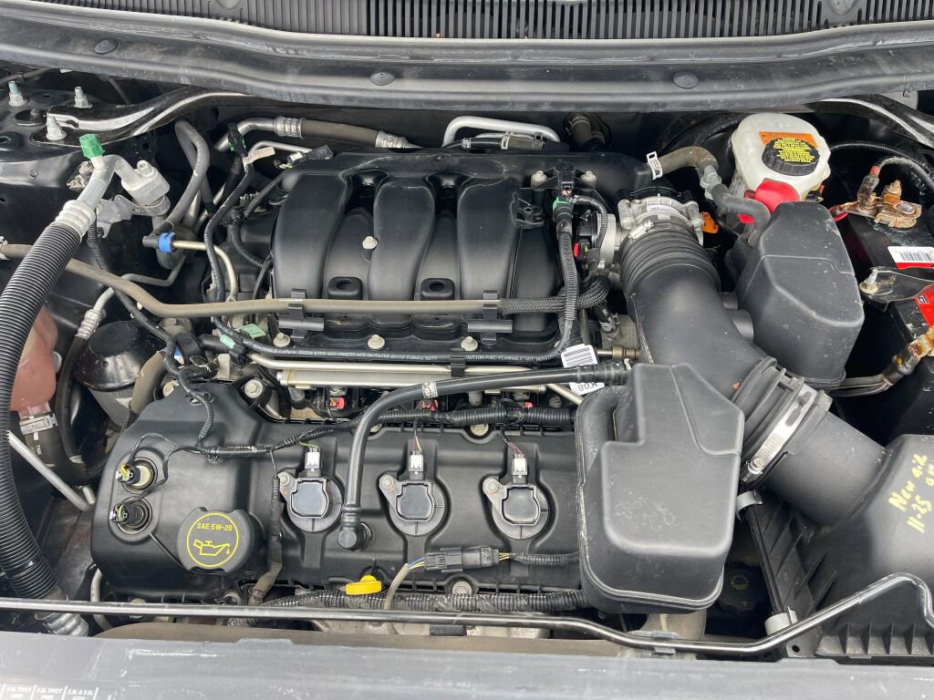 Used 2018 Ford Explorer XLT w/ Equipment Group 202A image 29