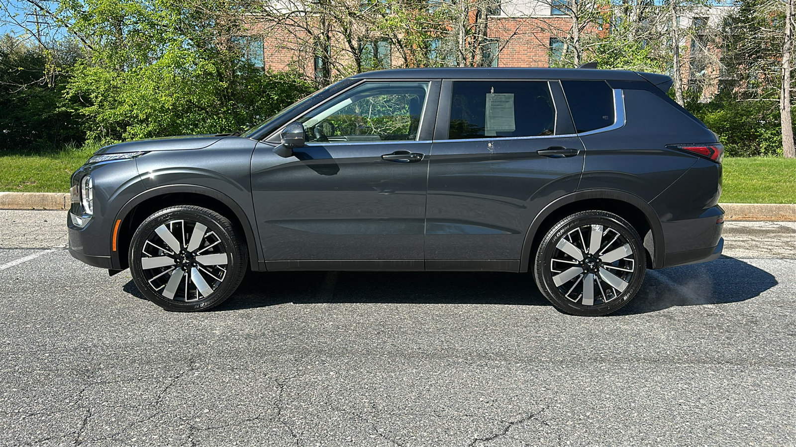 Used 2025 Mitsubishi Outlander SE AWD/4WD image 29