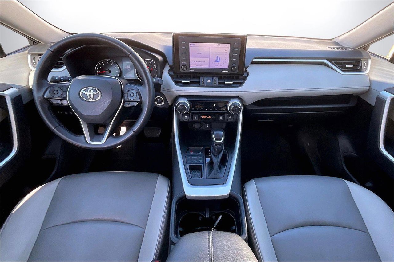 Used 2022 Toyota RAV4 XLE Premium image 14