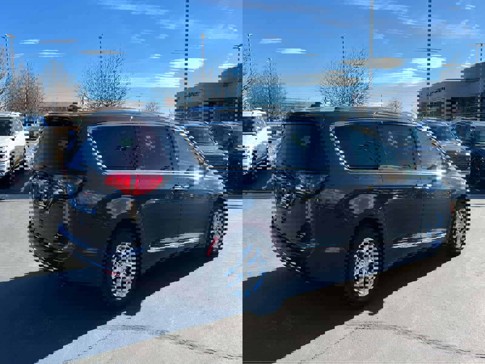 Used 2020 Chrysler Pacifica Limited image 7