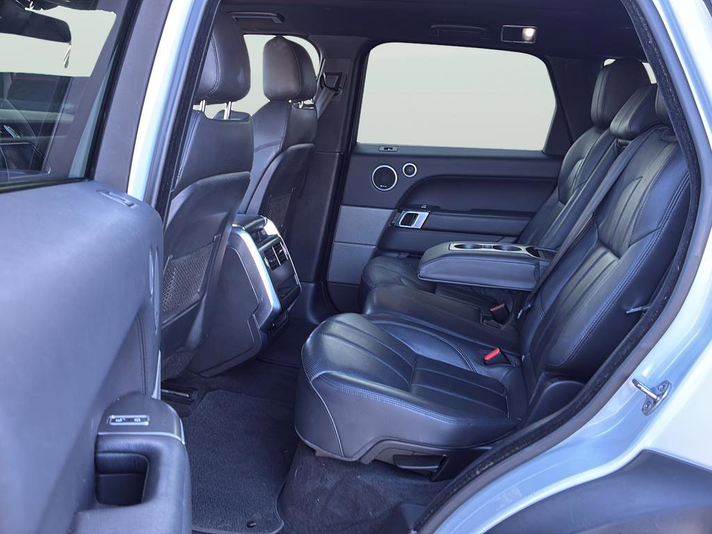 Used 2016 Land Rover Range Rover Sport SE image 16