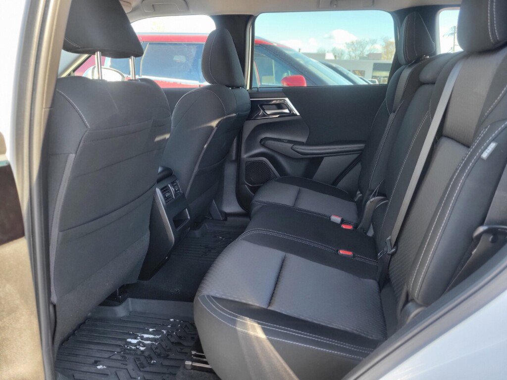 Used 2022 Mitsubishi Outlander ES image 14