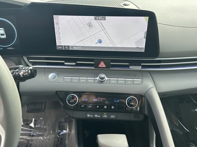 Certified 2024 Hyundai Elantra SEL image 17