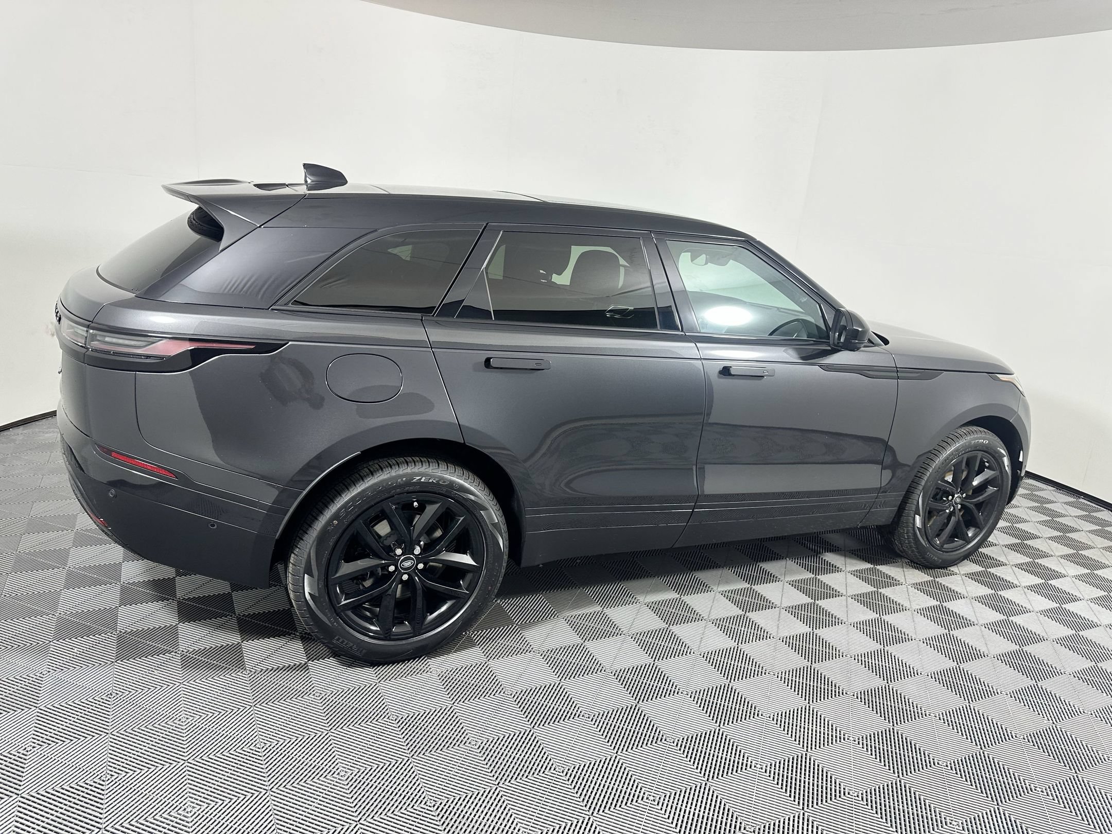 Used 2026 Land Rover Range Rover Velar S AWD/4WD image 19
