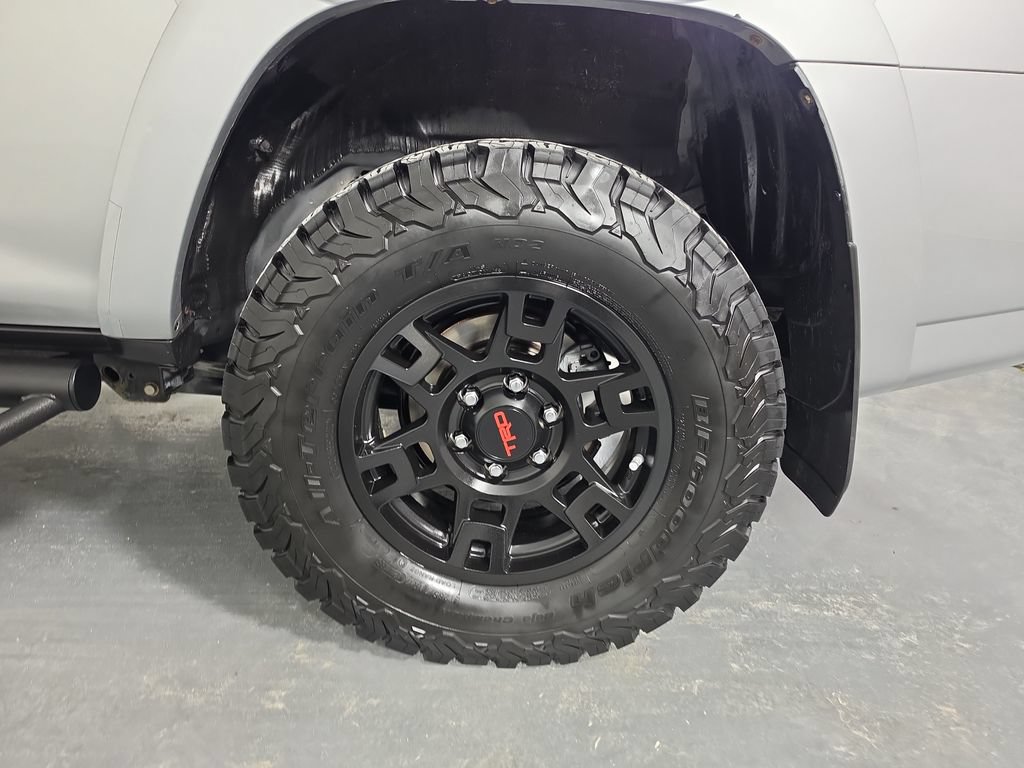 Used 2018 Toyota 4Runner SR5 Premium AWD/4WD image 33