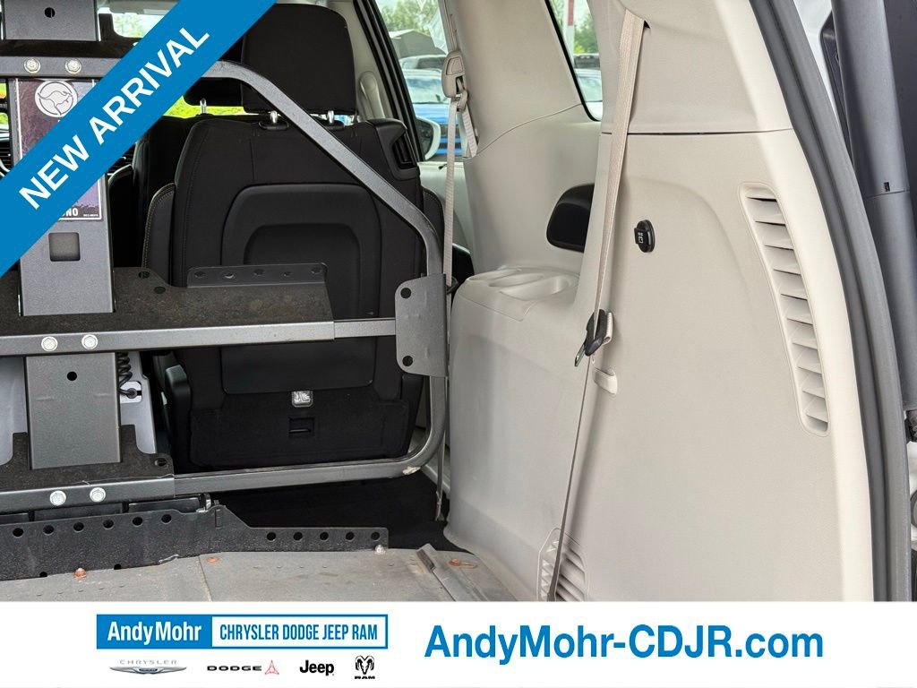 Used 2018 Chrysler Pacifica Touring Plus FWD image 36