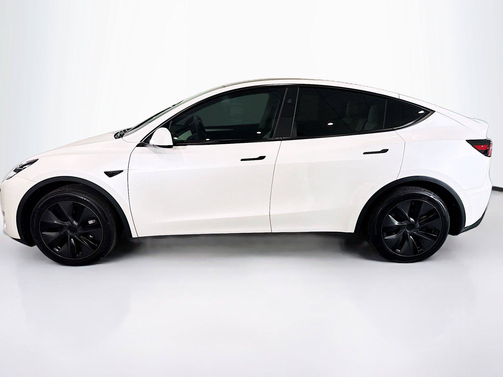 Used 2025 Tesla Model Y Long Range AWD/4WD image 29