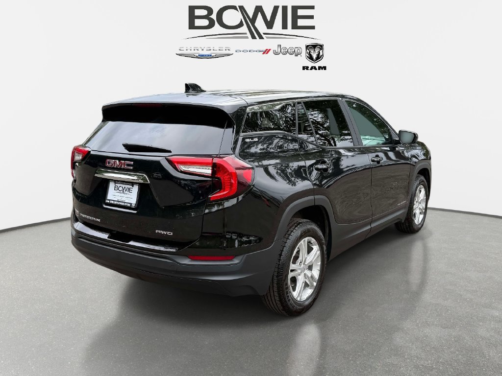Used 2024 GMC Terrain SLE AWD/4WD image 2