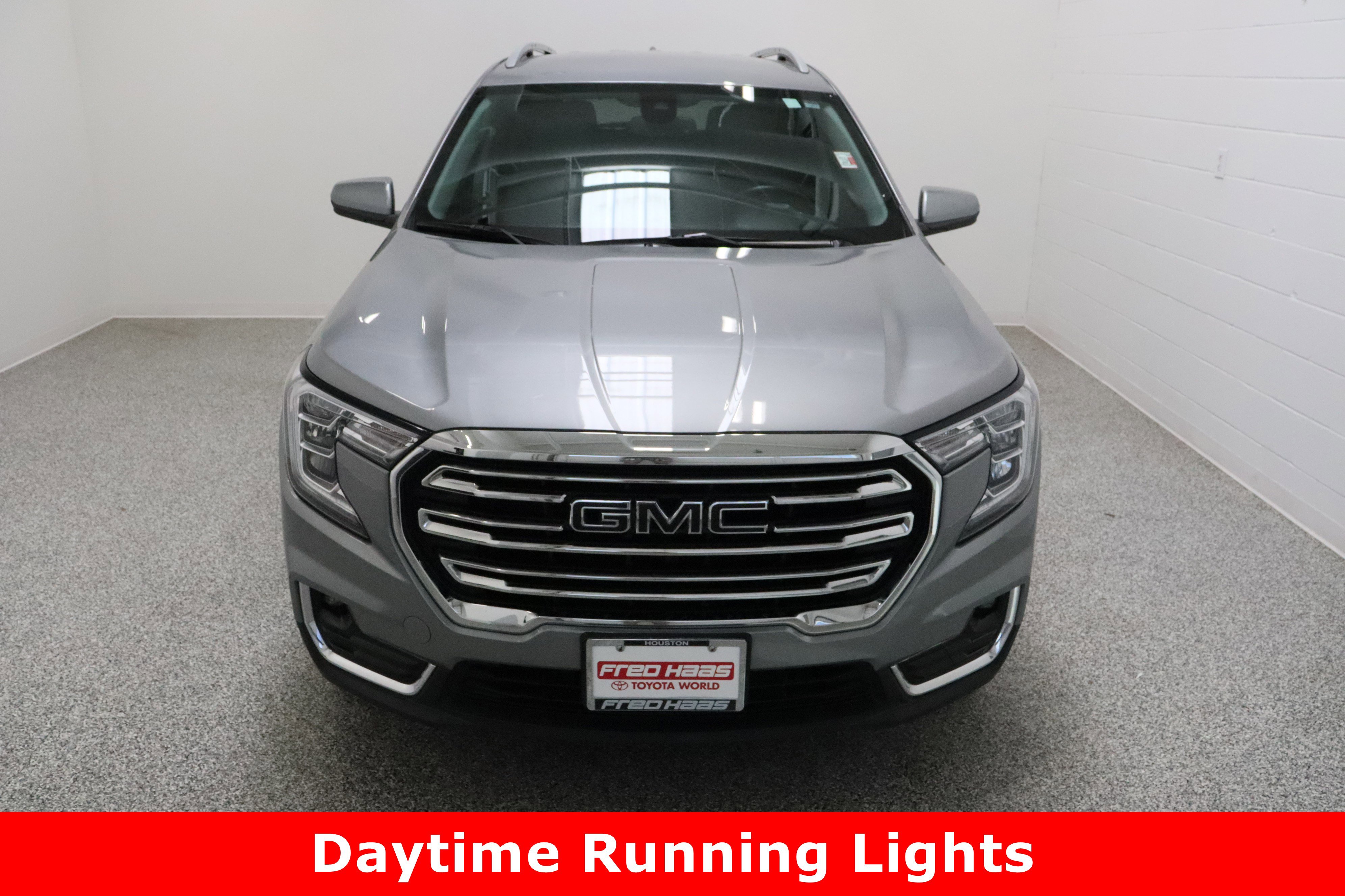 Used 2023 GMC Terrain SLT image 3