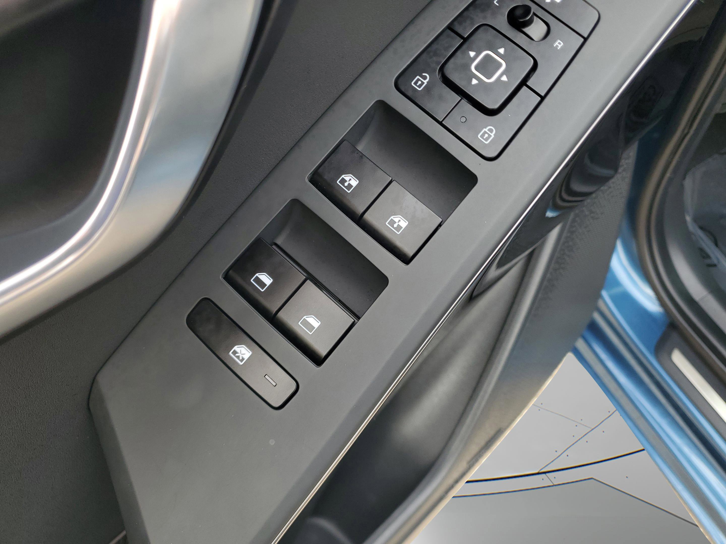 Certified 2024 Kia Niro SX Touring image 18