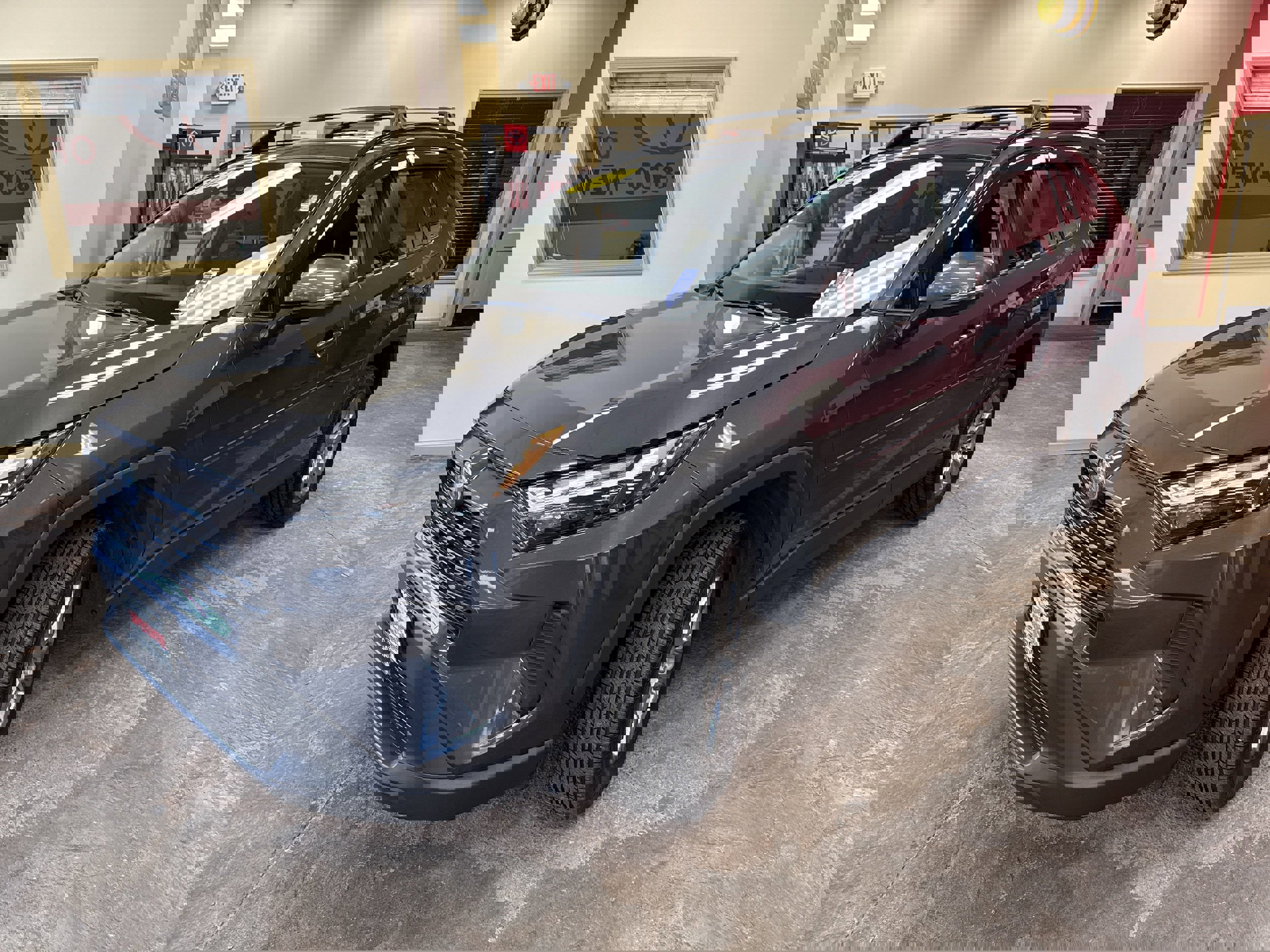 Used 2022 Toyota RAV4 XLE w/ XLE Grade Weather Package image 3