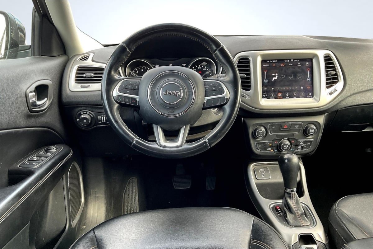 Used 2019 Jeep Compass Latitude w/ Popular Equipment Group FWD image 5