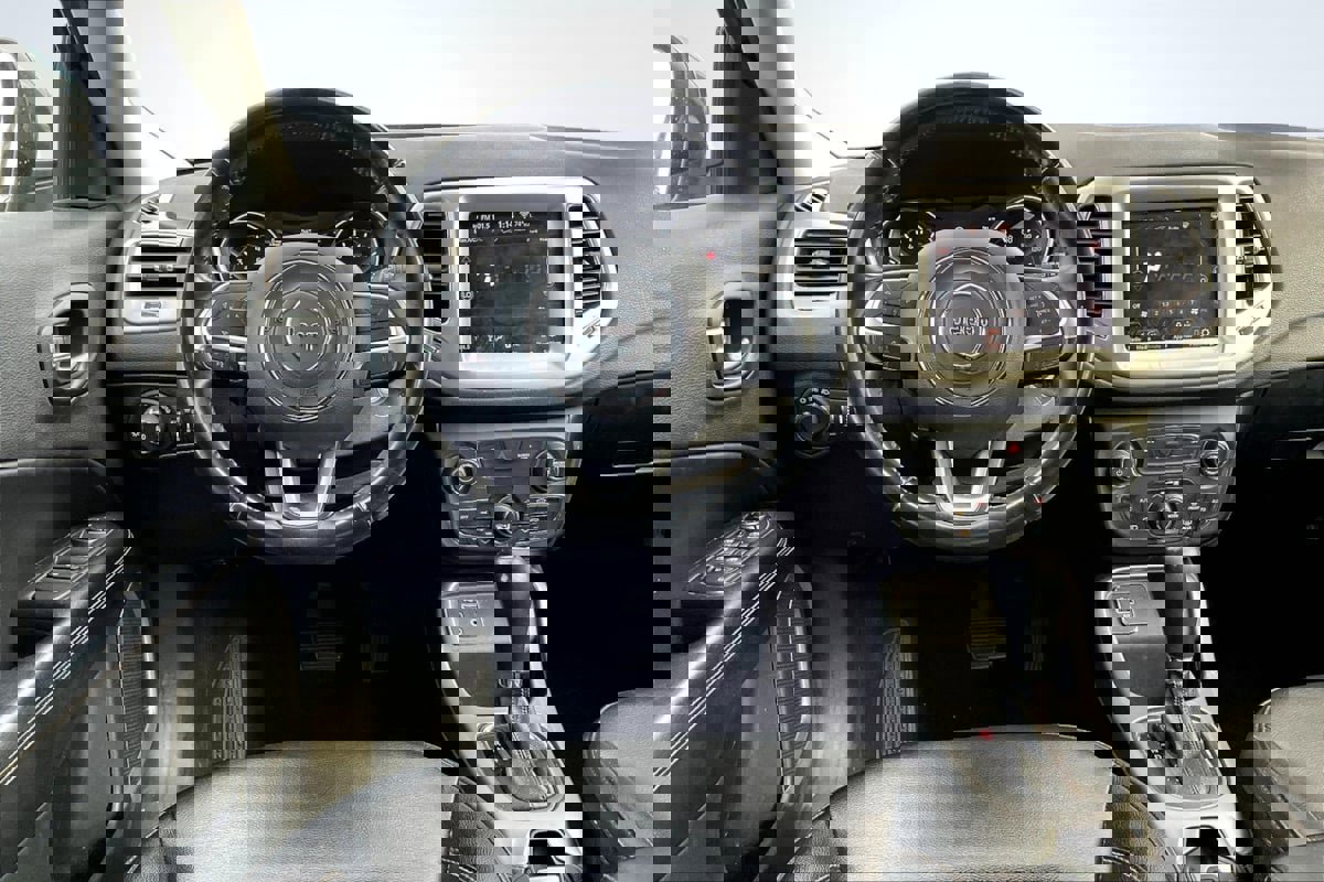 Used 2019 Jeep Compass Latitude w/ Popular Equipment Group image 5