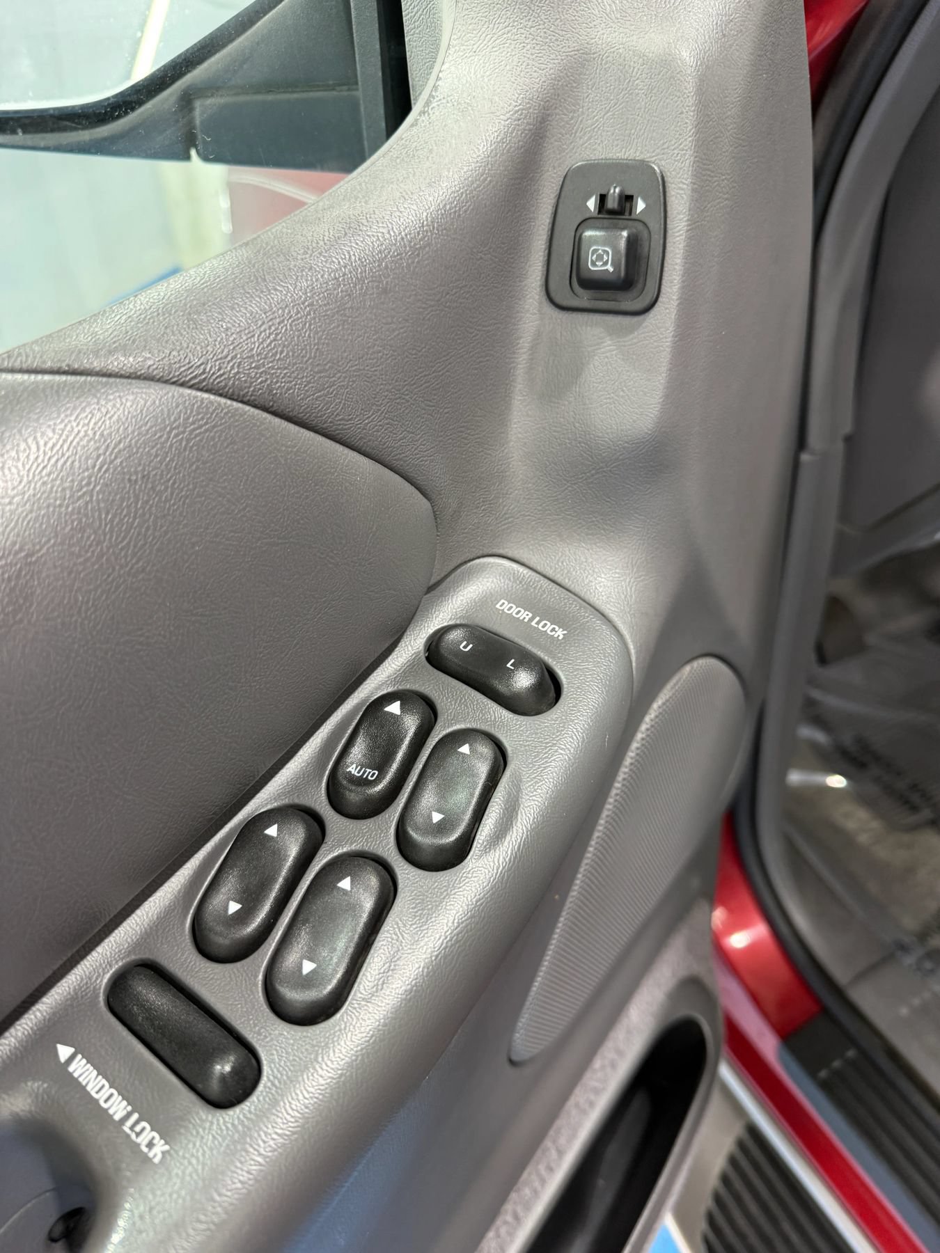 Used 1999 Ford Explorer 4WD 4-Door image 30