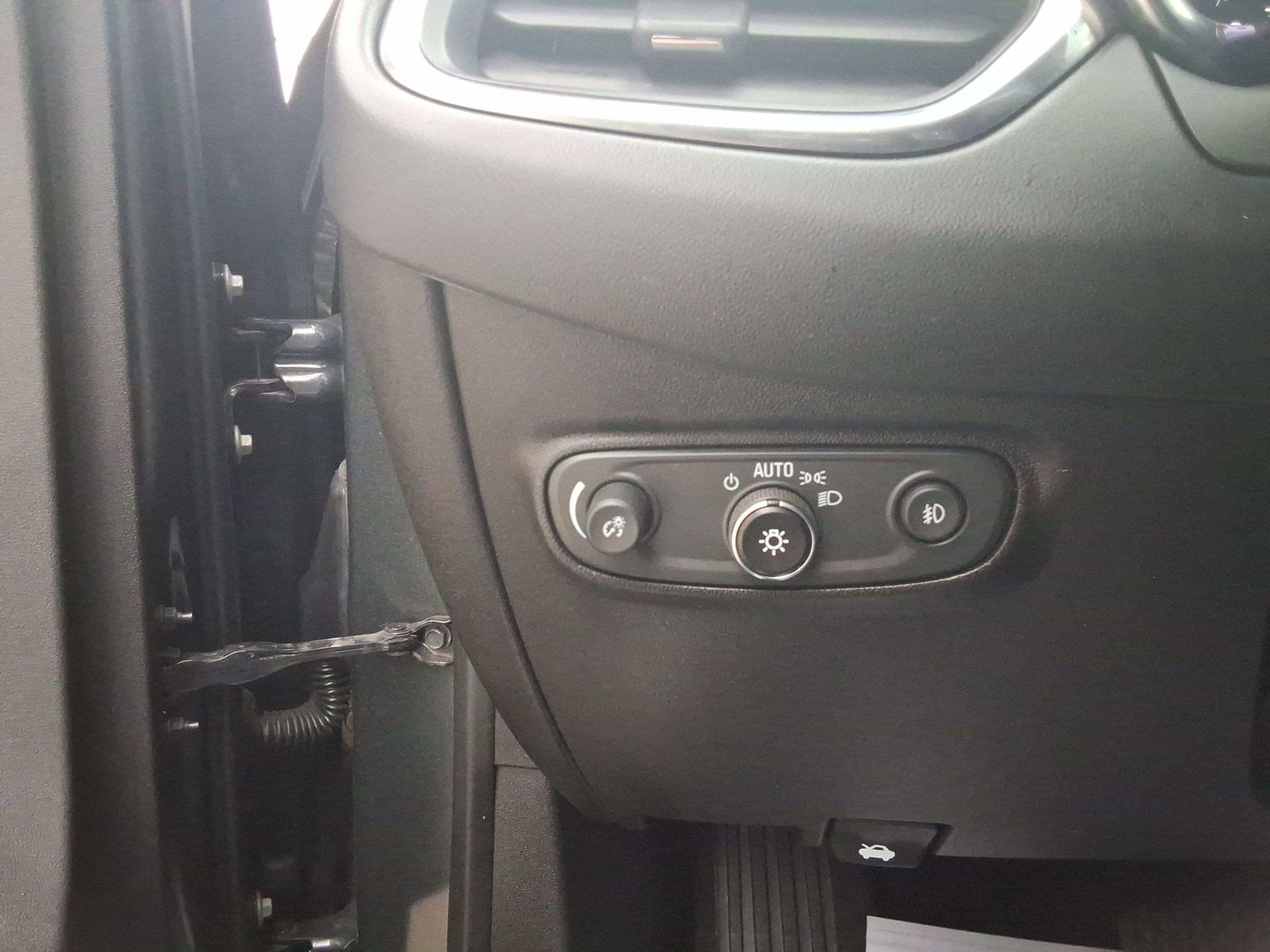 Used 2021 Chevrolet Equinox Premier image 21