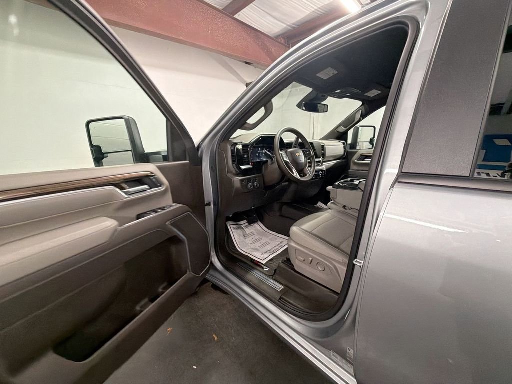 Used 2026 Chevrolet Silverado 2500 LT w/ Safety Package AWD/4WD image 10