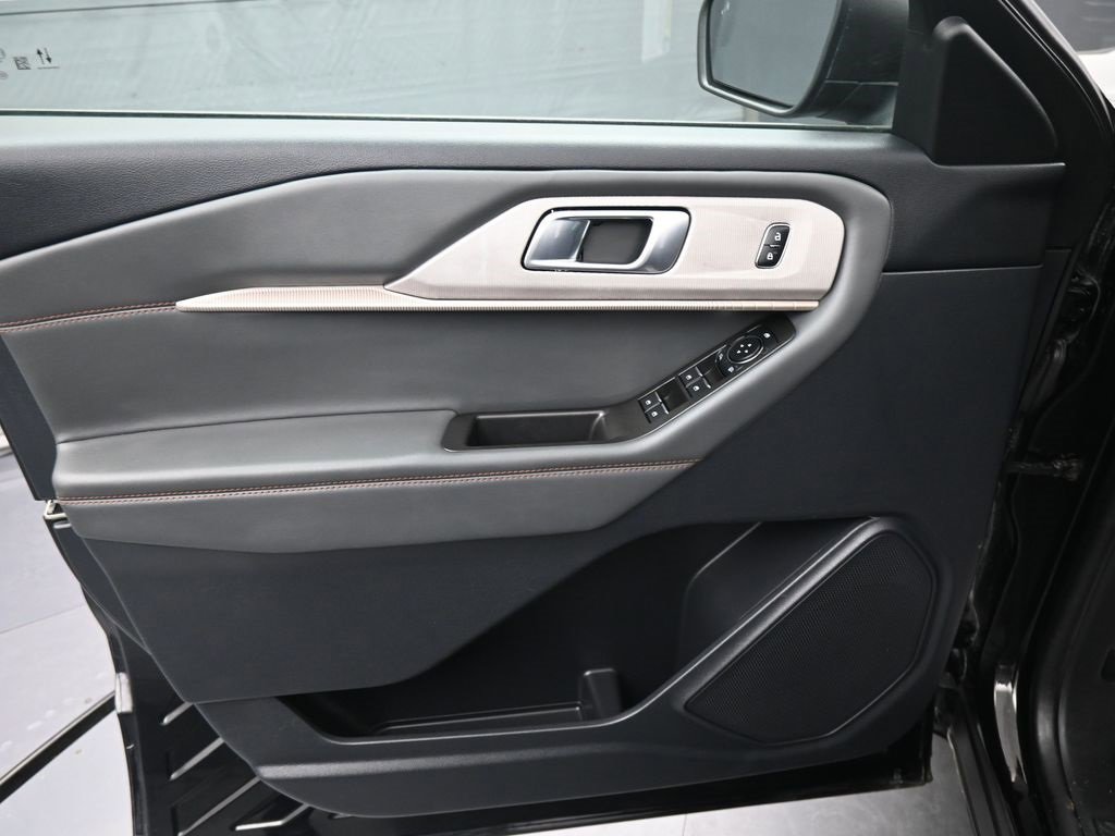 Certified 2025 Ford Explorer Active image 10