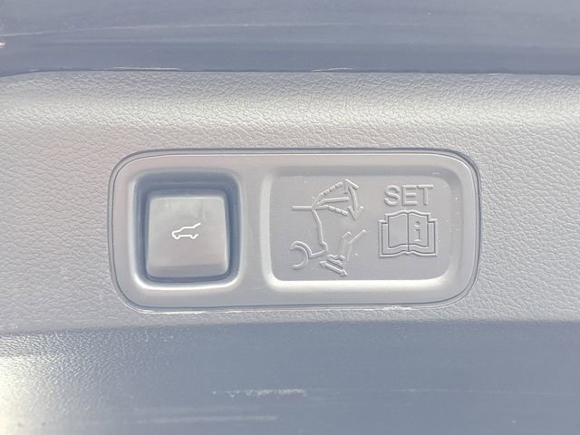 Used 2022 Ford Expedition Limited w/ Equipment Group 303A AWD/4WD image 28