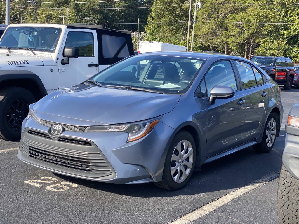 Certified 2025 Toyota Corolla LE FWD image 3