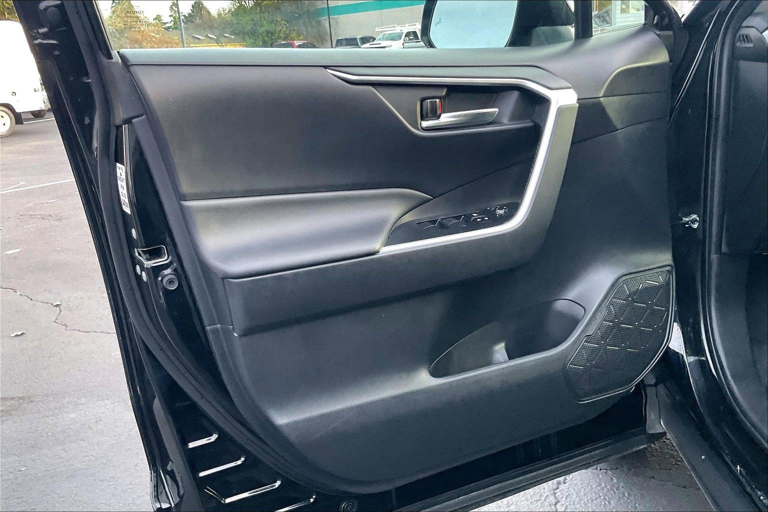 Used 2021 Toyota RAV4 XLE image 22