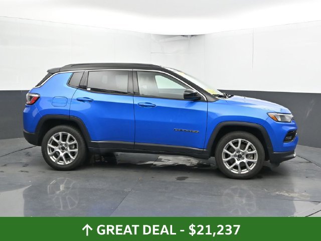 Used 2025 Jeep Compass Limited AWD/4WD image 4