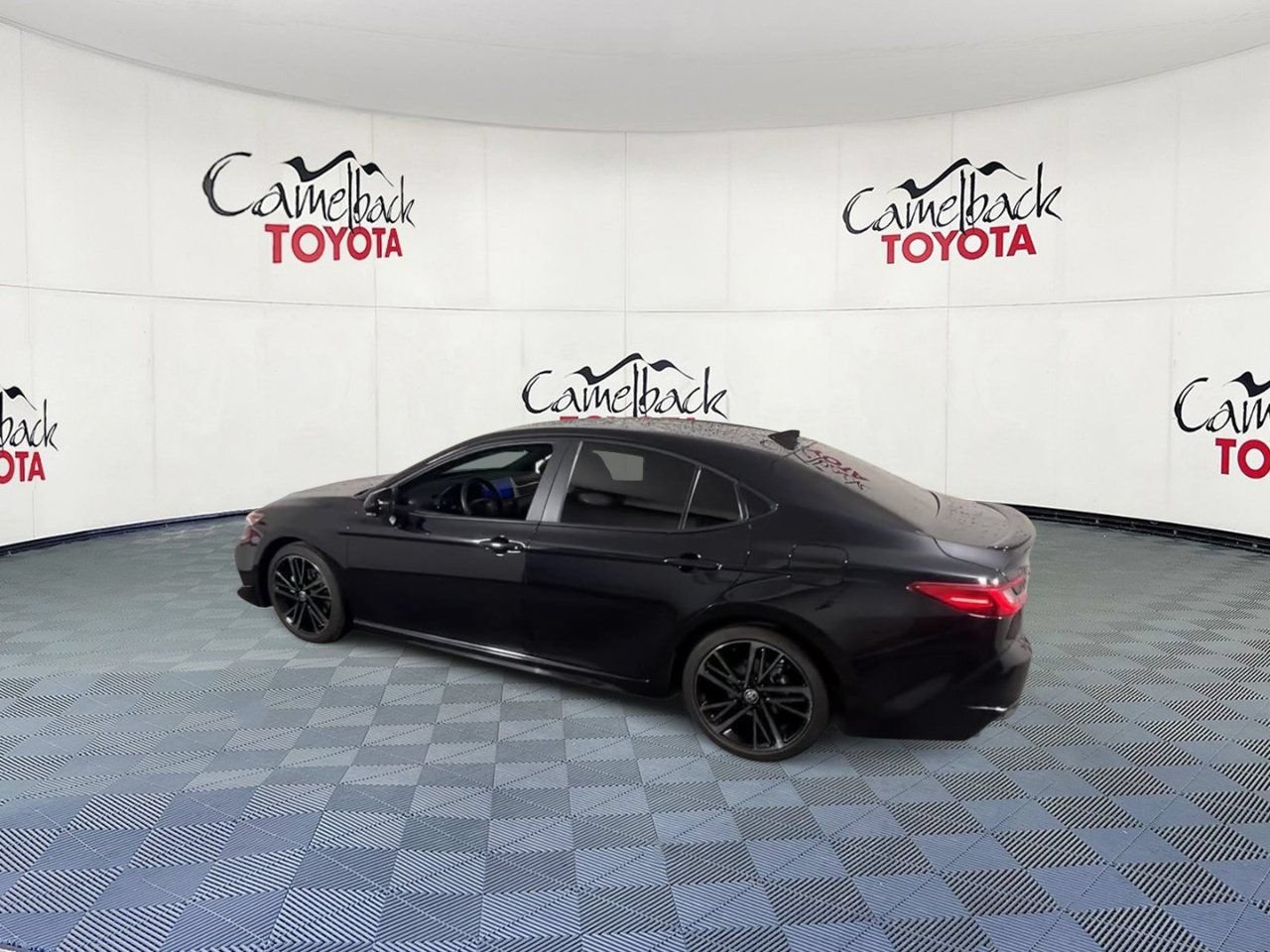 Used 2025 Toyota Camry XSE FWD image 8