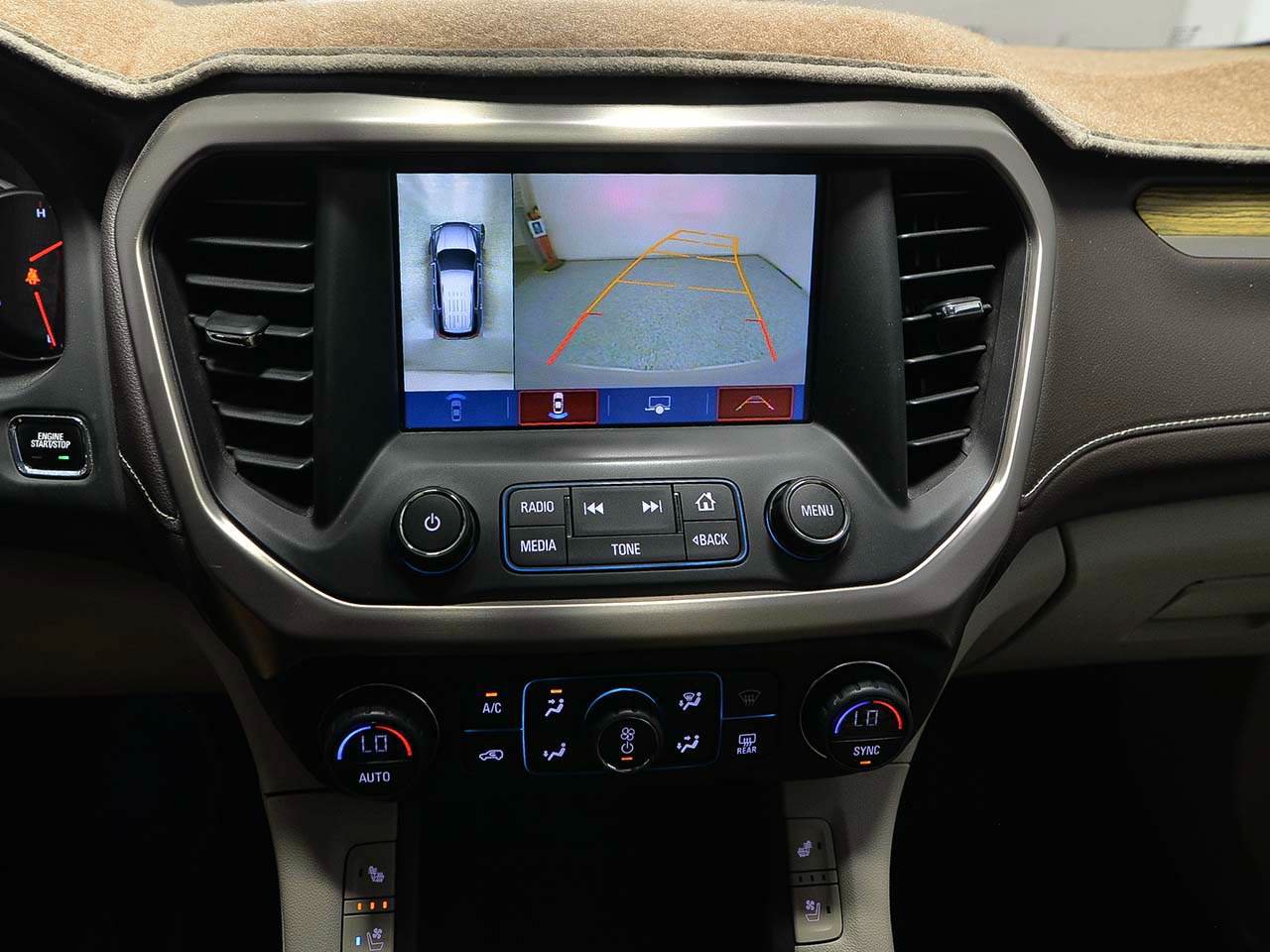 Used 2018 GMC Acadia Denali w/ Technology Package FWD image 17