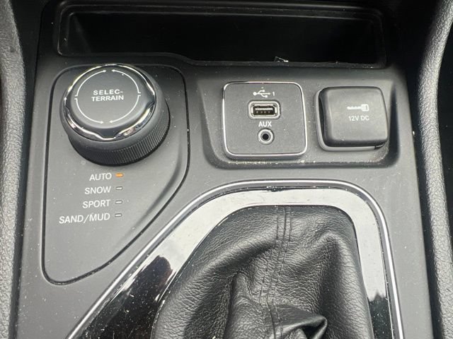 Used 2019 Jeep Cherokee Limited AWD/4WD image 30