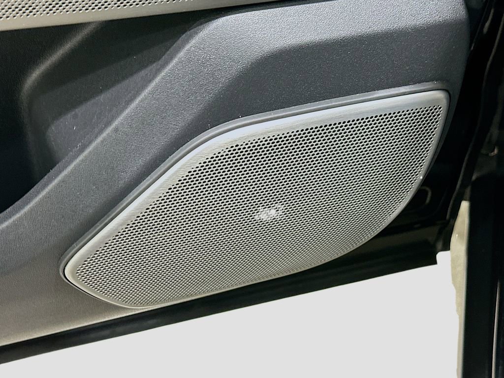 Used 2020 Land Rover Range Rover Velar R-Dynamic S image 19