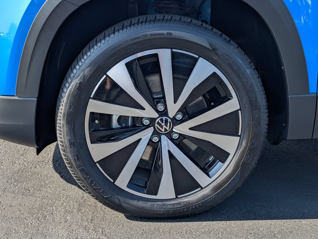 Used 2024 Volkswagen Taos SE FWD image 8