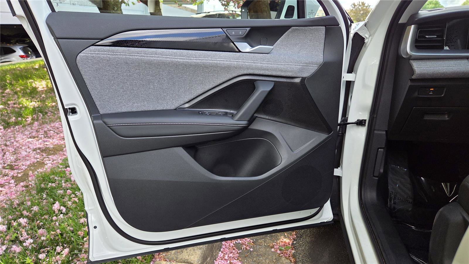 Certified 2025 Volkswagen Tiguan S w/ 18" Wheel Package image 24