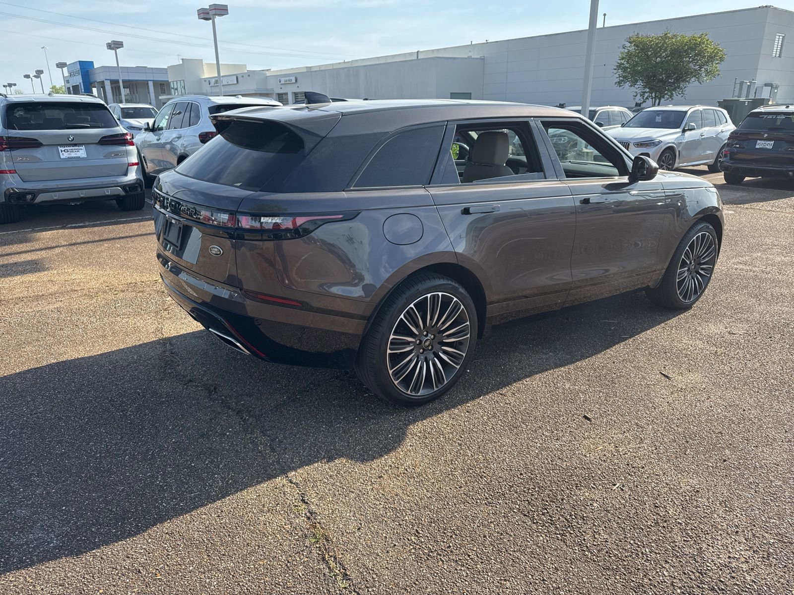 Used 2023 Land Rover Range Rover Velar R-Dynamic S image 5