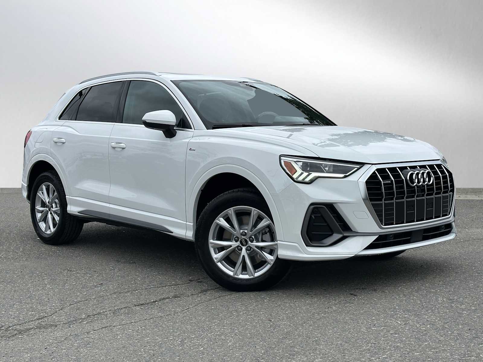 New 2025 Audi Q3 2.0T Premium Plus