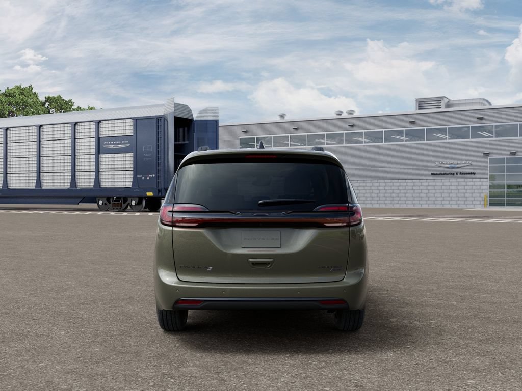 New 2027 Chrysler Pacifica Limited AWD/4WD image 8