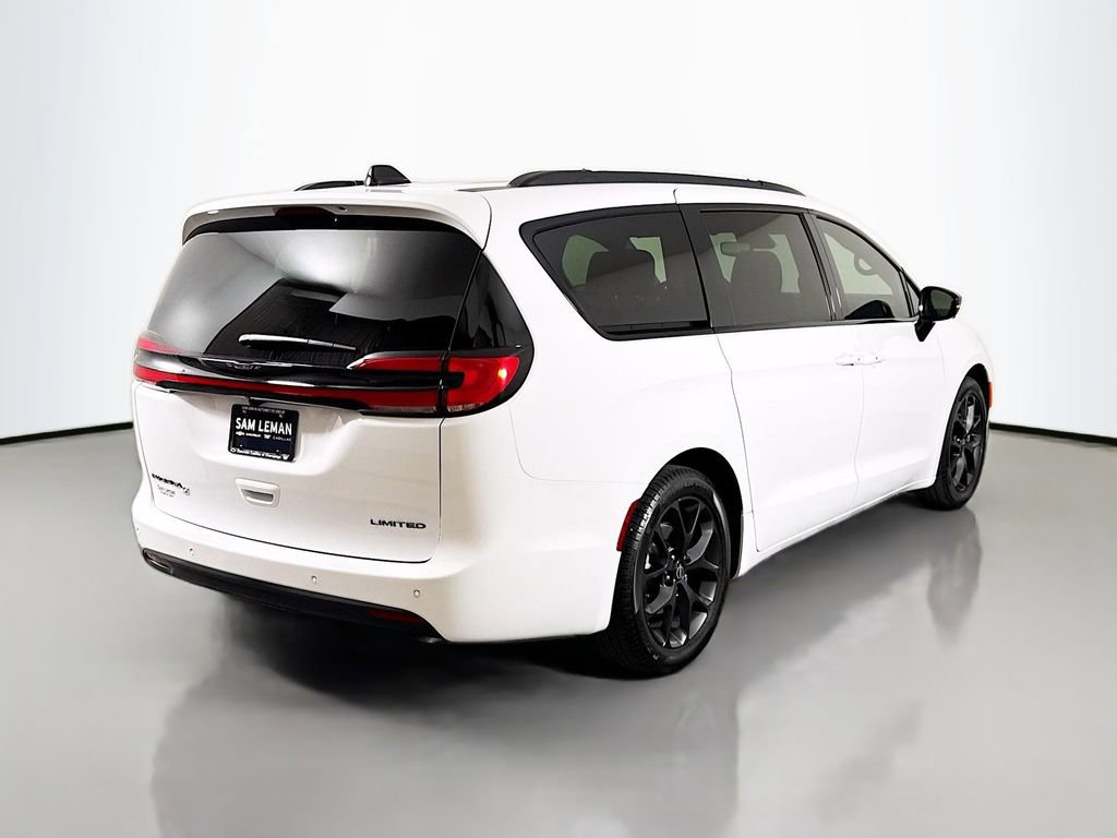 Used 2026 Chrysler Pacifica Limited w/ S Appearance Package image 7