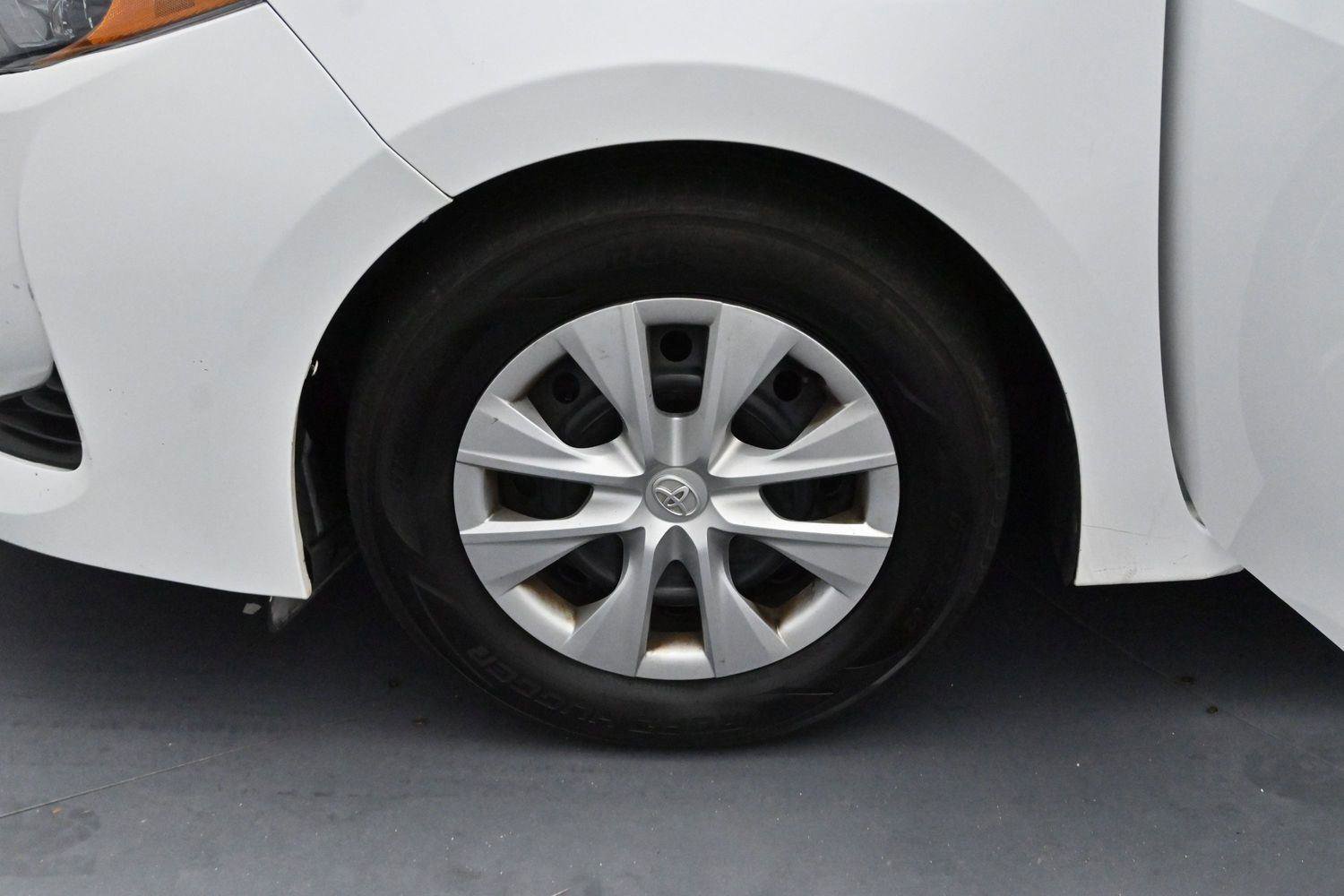 Used 2018 Toyota Corolla L FWD image 26