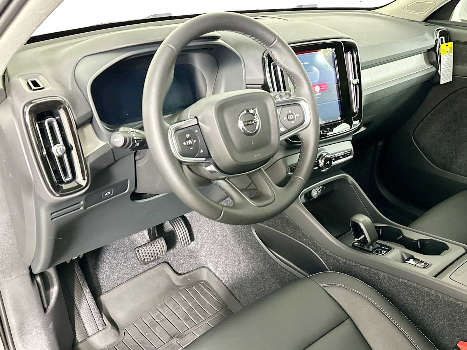 Certified 2025 Volvo XC40 B5 Core w/ Protection Package Premier image 9