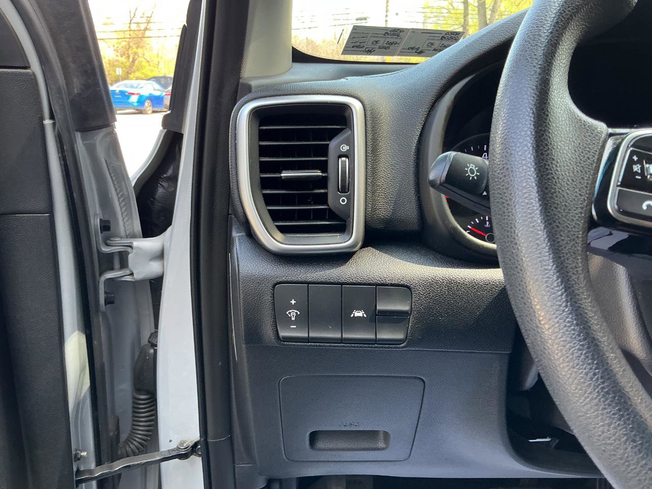 Used 2020 Kia Sportage LX image 12