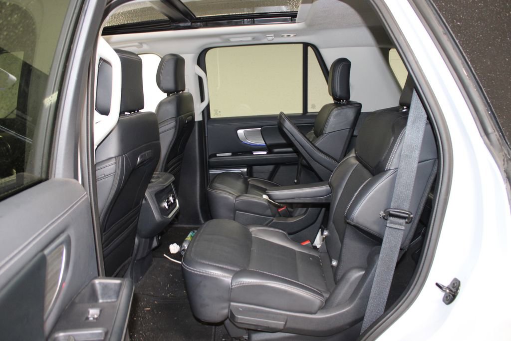 Used 2025 Ford Expedition Platinum AWD/4WD image 19