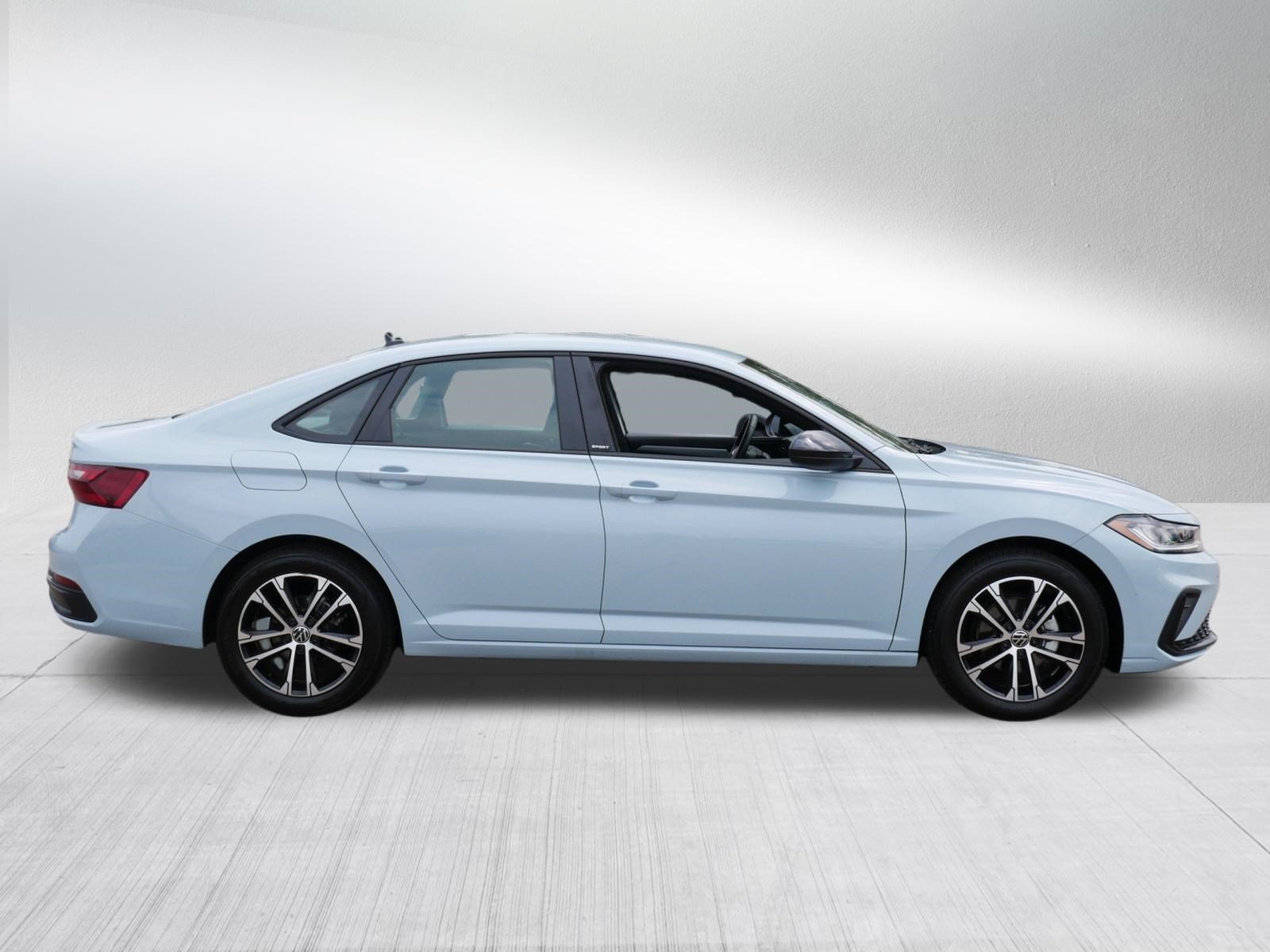 Certified 2025 Volkswagen Jetta Sport FWD image 8