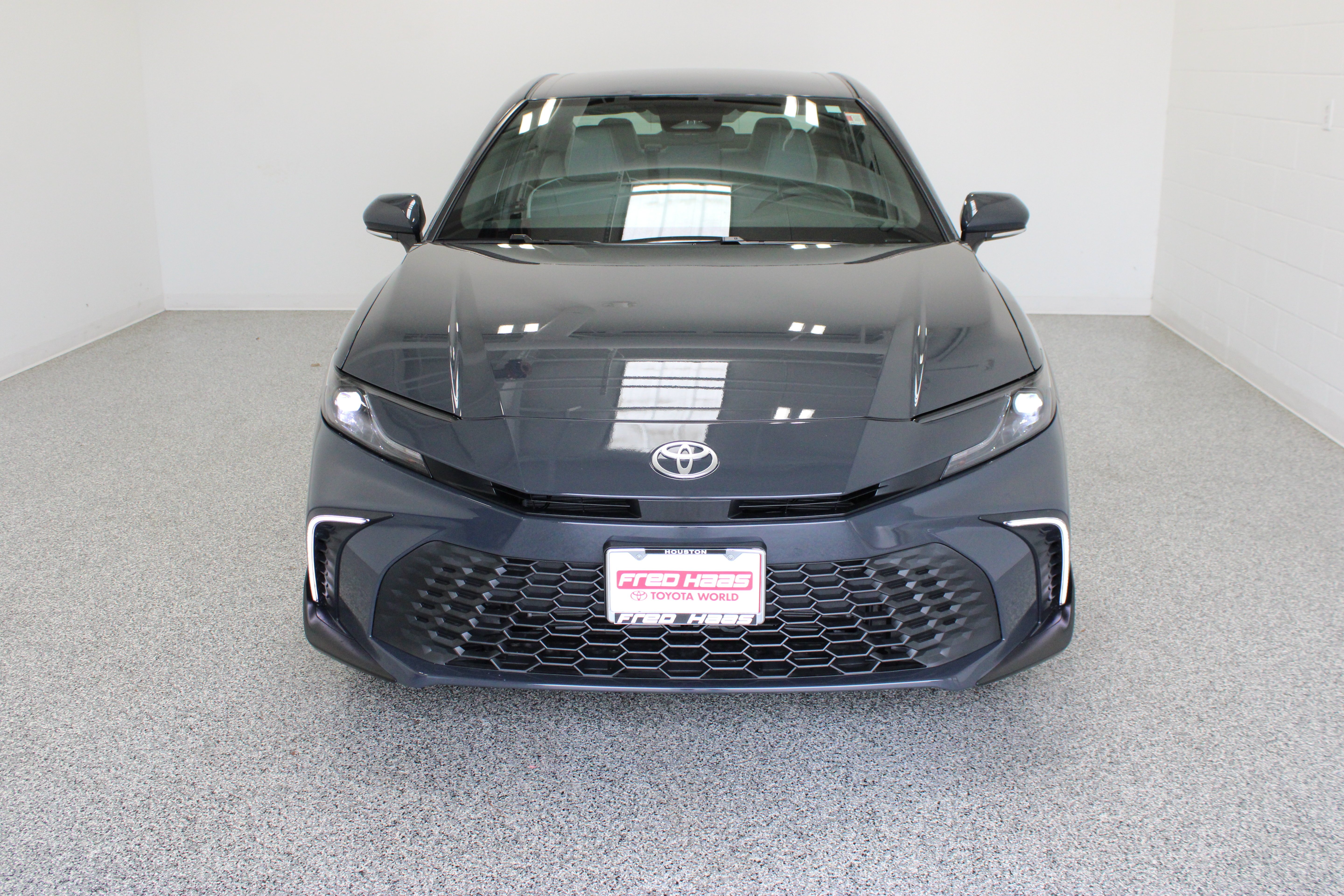 Used 2026 Toyota Camry SE FWD image 3