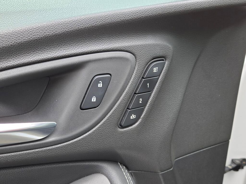 Used 2022 Buick Encore GX Essence w/ Experience Buick Package image 29