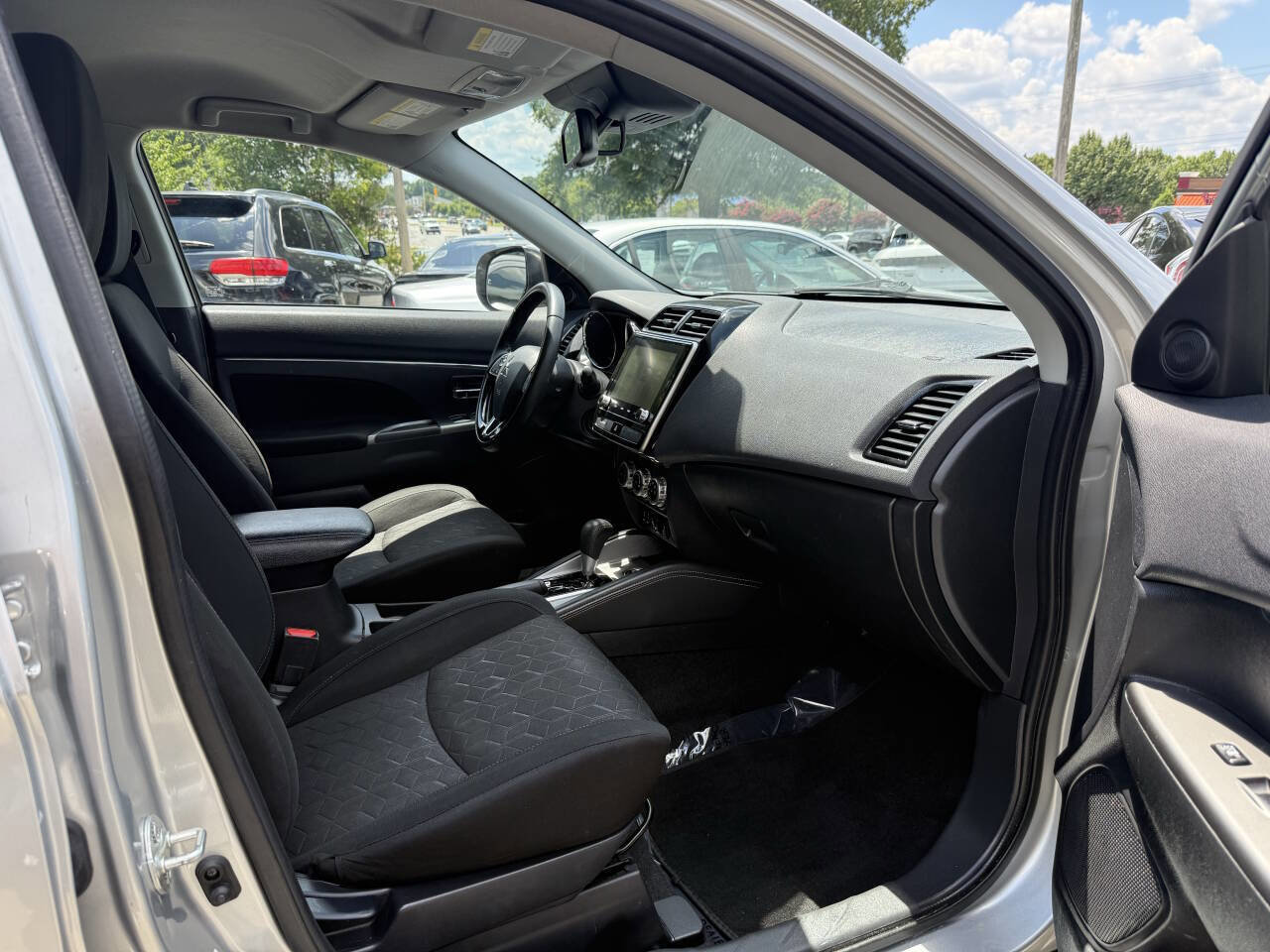 Used 2020 Mitsubishi Outlander Sport SE image 12