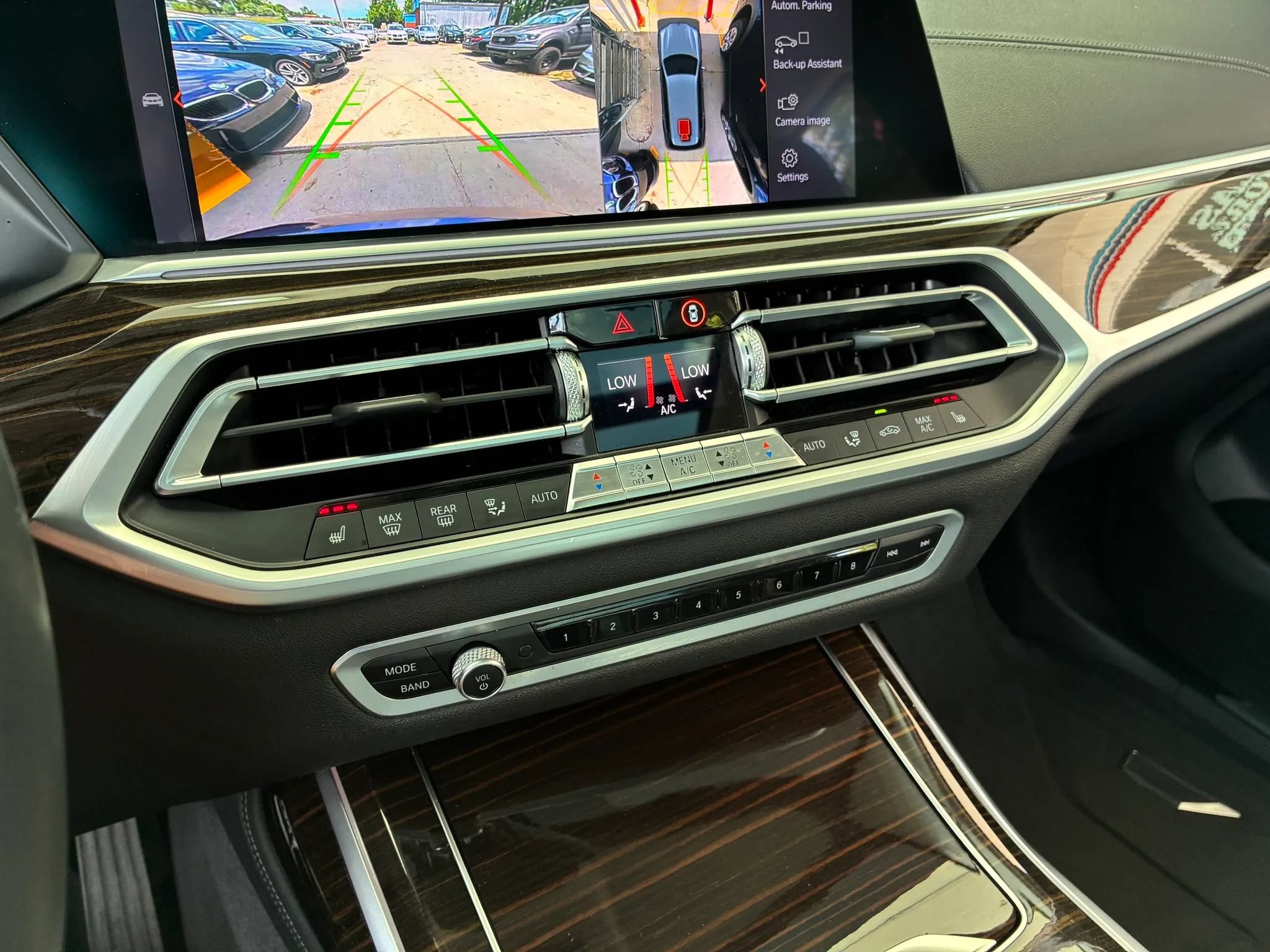 Used 2020 BMW X7 xDrive40i w/ Premium Package AWD/4WD image 14